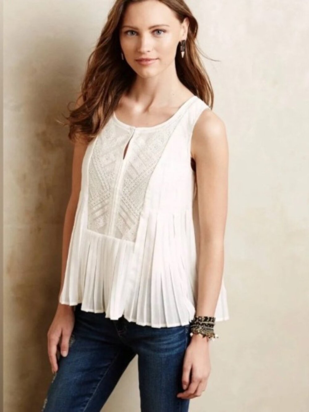 HD in Paris Ivory Pleated Lace Sleeveless Blouse | Anthropologie | Size Large